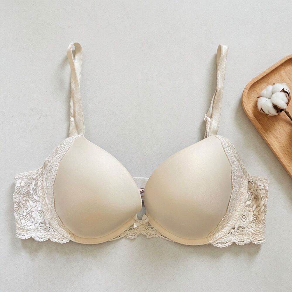 Victoria's Secret Dream Angels Push Up Bra Size 36C Beige Nude Lace Trim